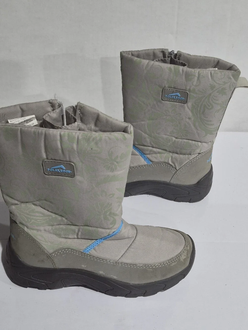 Women’s Light Gray Winter Boots with Blue Accent Size 7